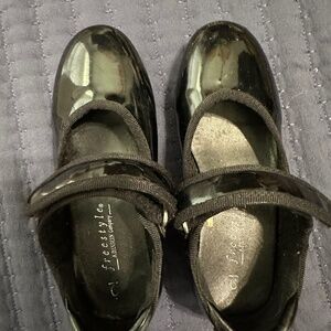 Girls black Tap size 10